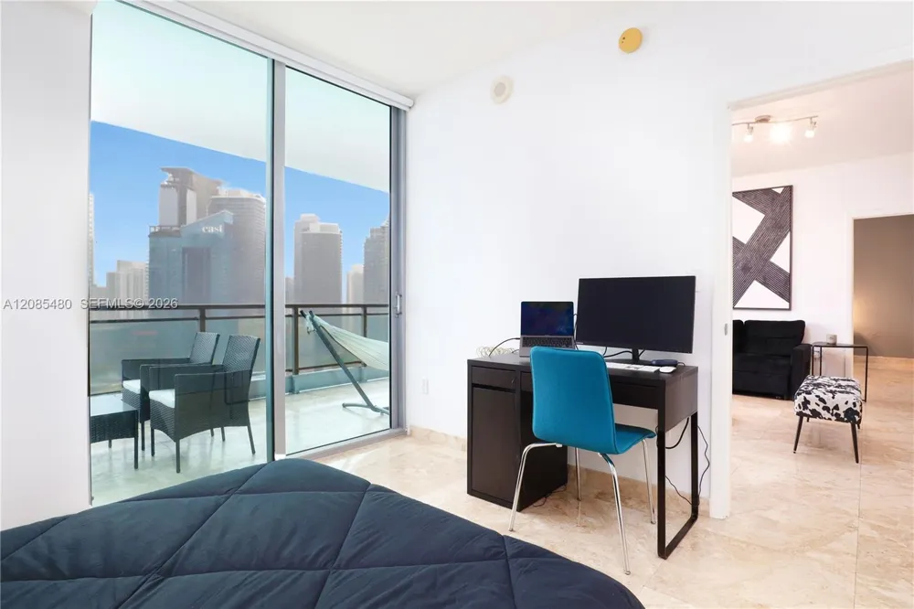 90 SW 3rd St #3002 Miami, FL 33130