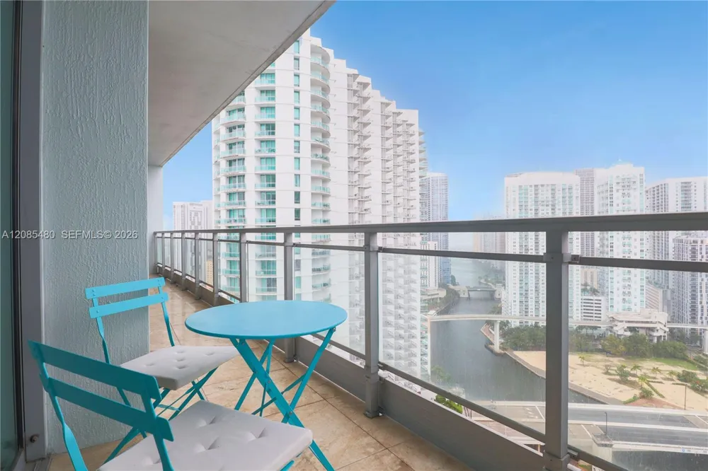 90 SW 3rd St #3002 Miami, FL 33130