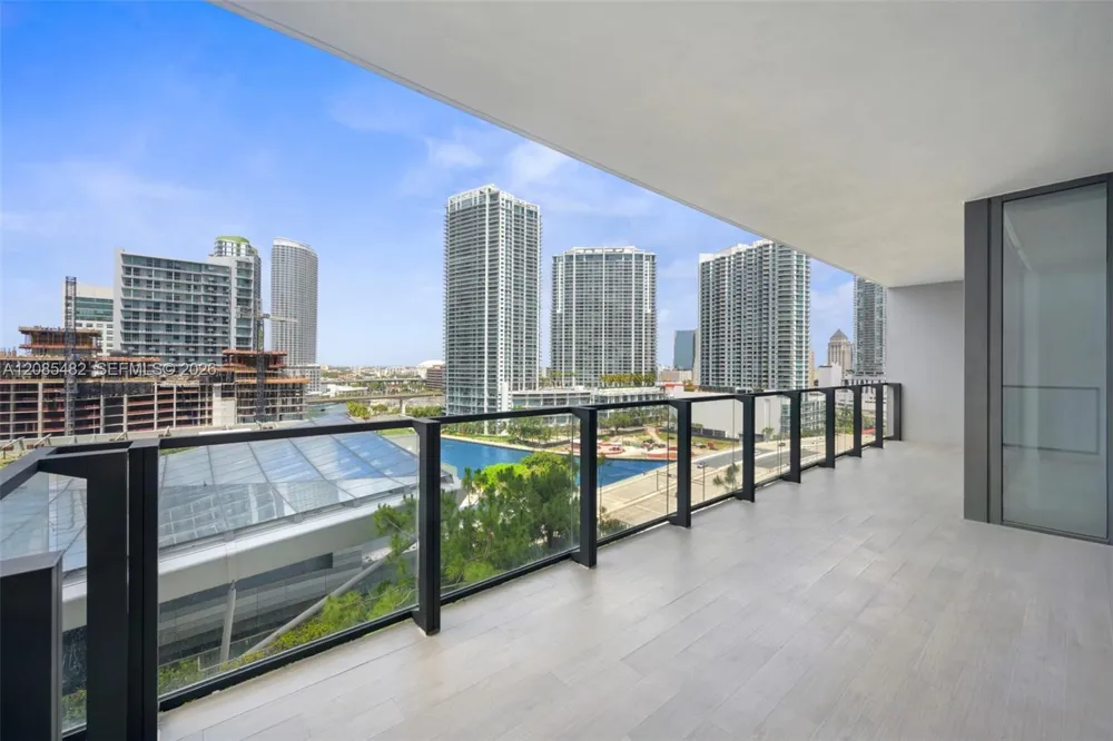68 SE 6th St #910 Miami, FL 33131
