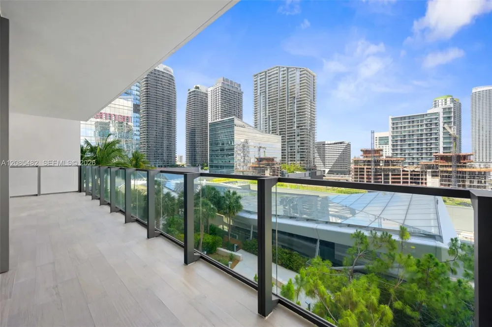 68 SE 6th St #910 Miami, FL 33131