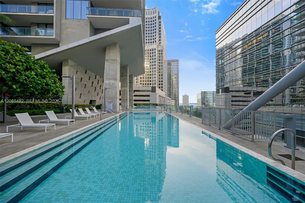 68 SE 6th St #910 Miami, FL 33131