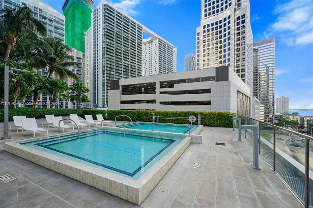 68 SE 6th St #910 Miami, FL 33131