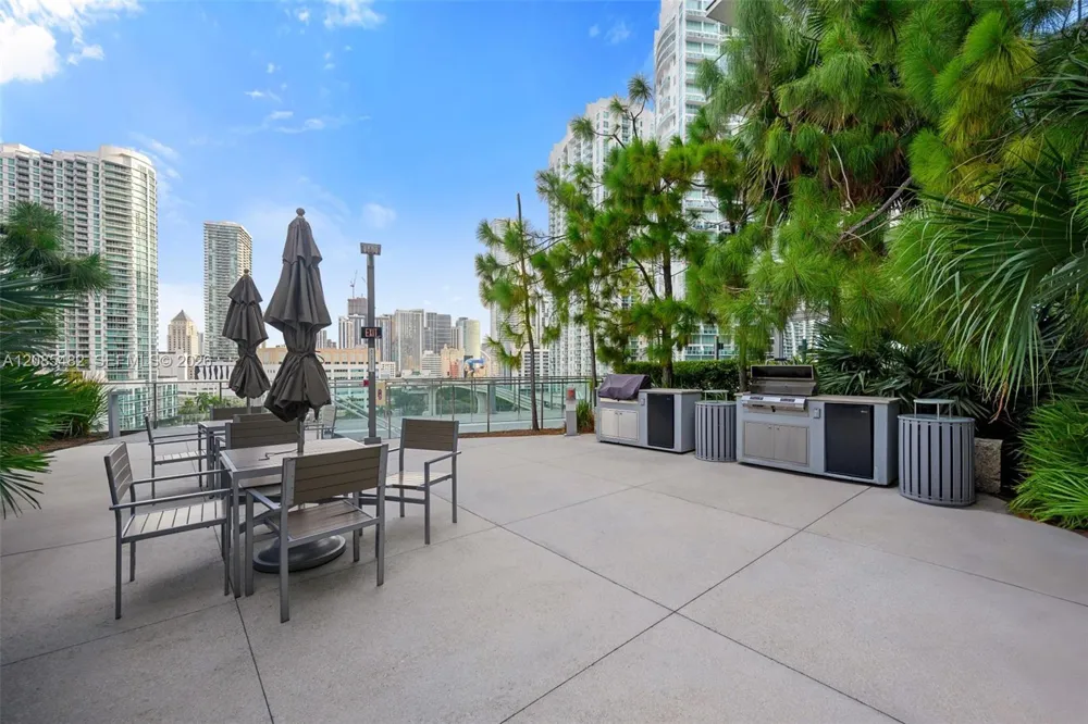 68 SE 6th St #910 Miami, FL 33131