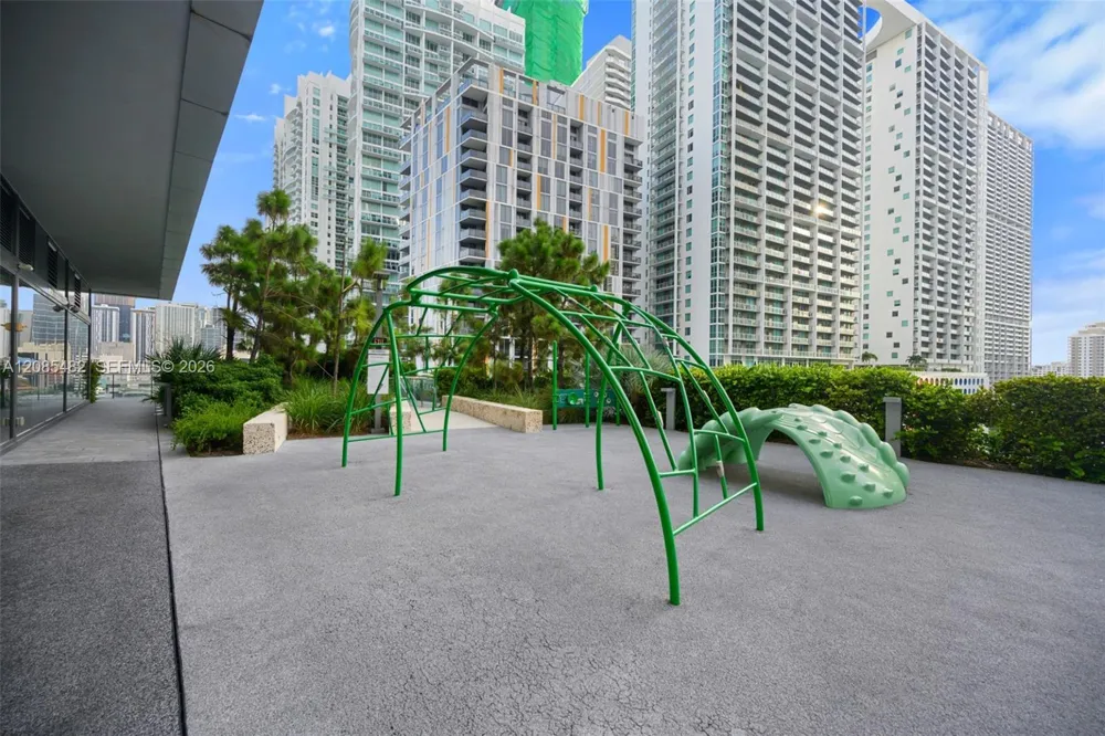 68 SE 6th St #910 Miami, FL 33131