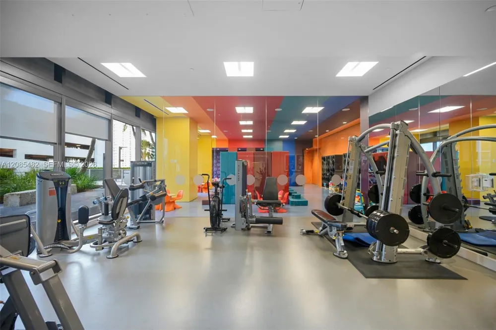68 SE 6th St #910 Miami, FL 33131