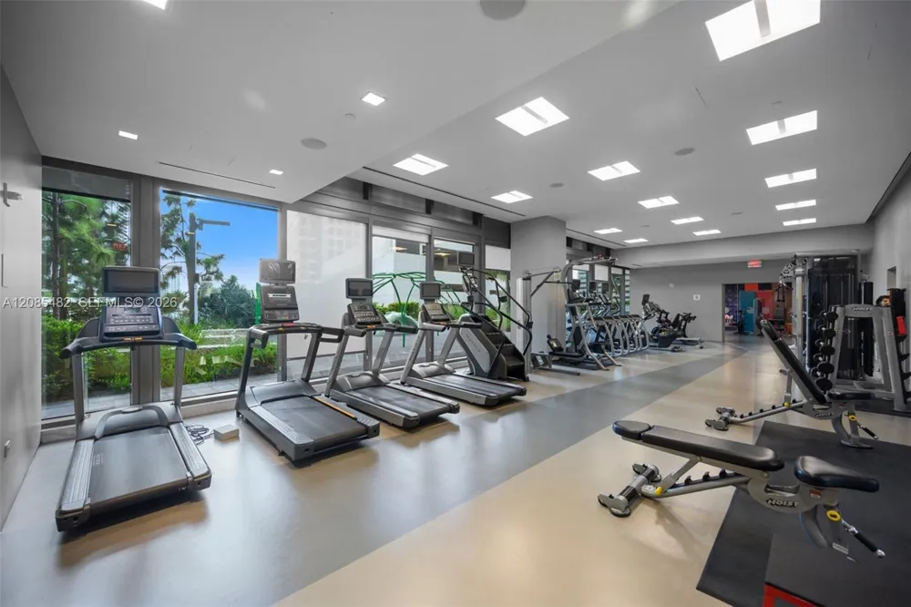 68 SE 6th St #910 Miami, FL 33131