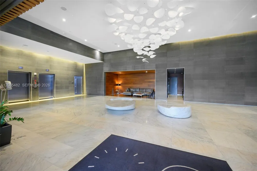 68 SE 6th St #910 Miami, FL 33131