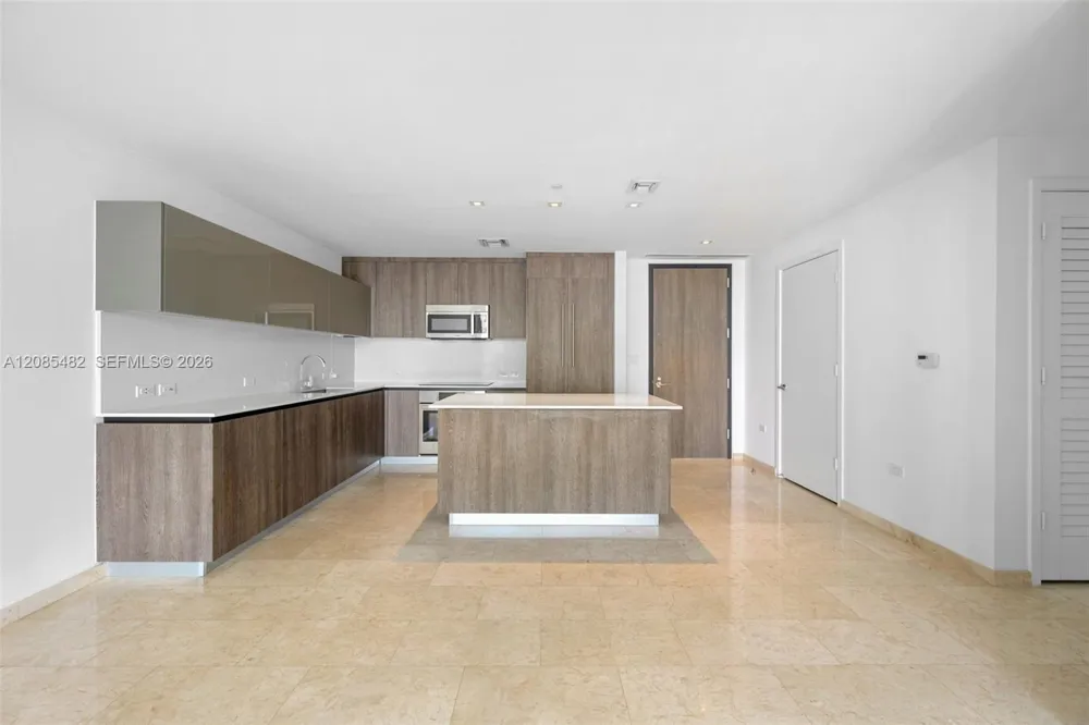 68 SE 6th St #910 Miami, FL 33131
