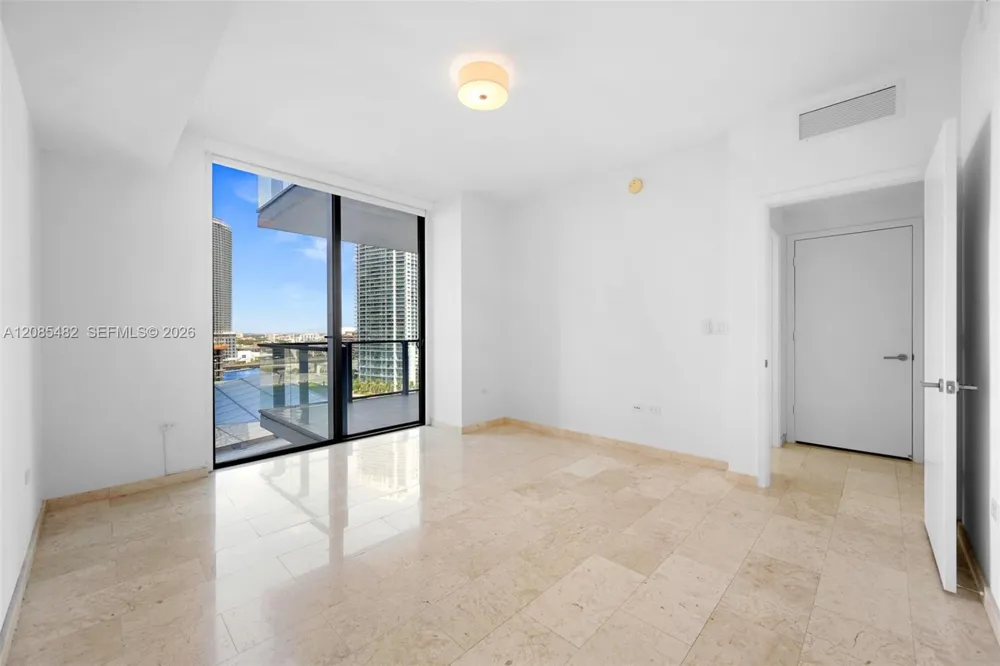 68 SE 6th St #910 Miami, FL 33131