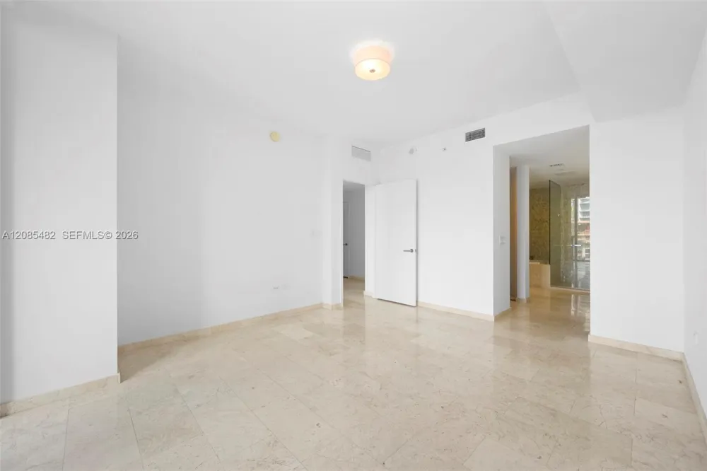 68 SE 6th St #910 Miami, FL 33131