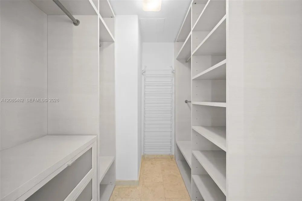 68 SE 6th St #910 Miami, FL 33131