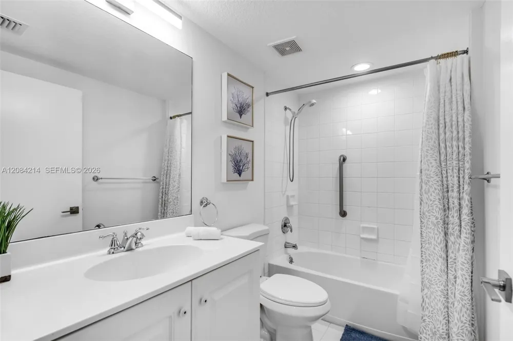 18100 Bay Rd #709 Sunny Isles Beach, FL 33160