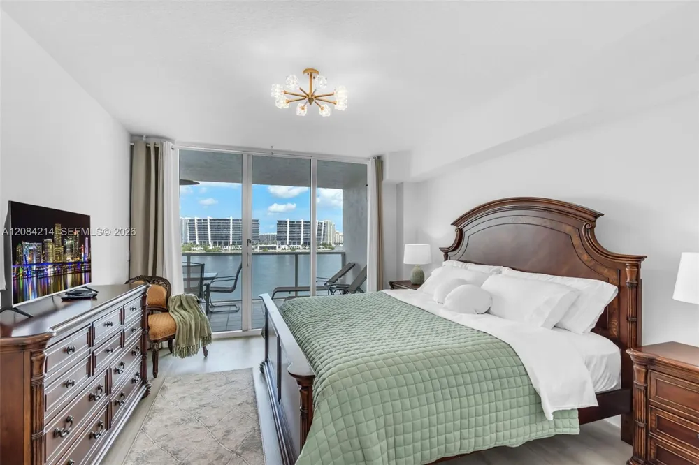 18100 Bay Rd #709 Sunny Isles Beach, FL 33160