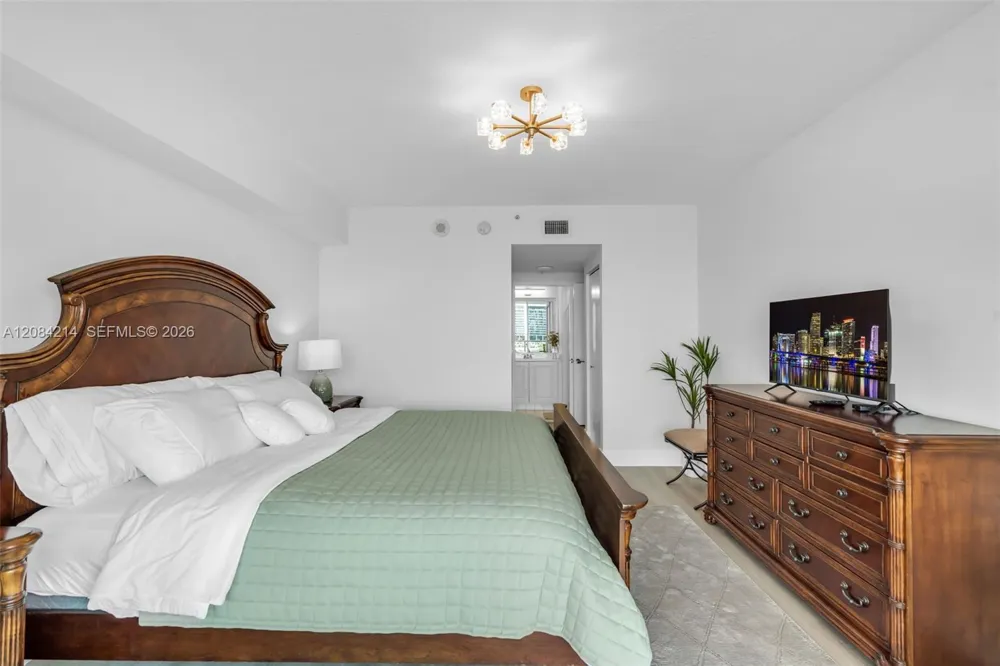 18100 Bay Rd #709 Sunny Isles Beach, FL 33160