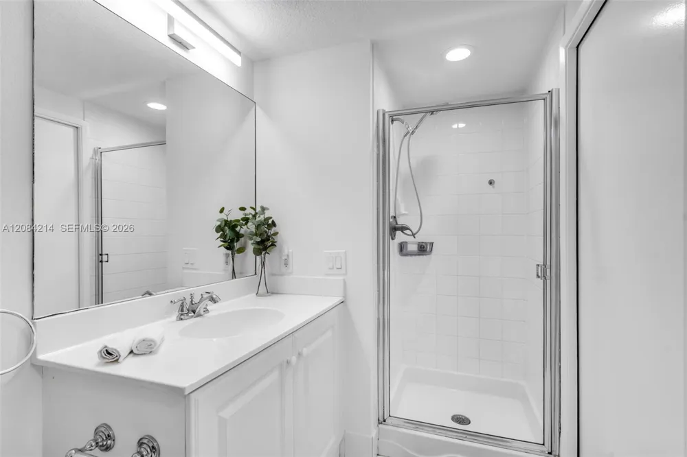 18100 Bay Rd #709 Sunny Isles Beach, FL 33160