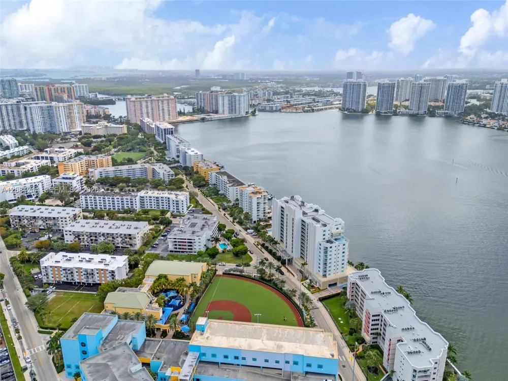 18100 Bay Rd #709 Sunny Isles Beach, FL 33160