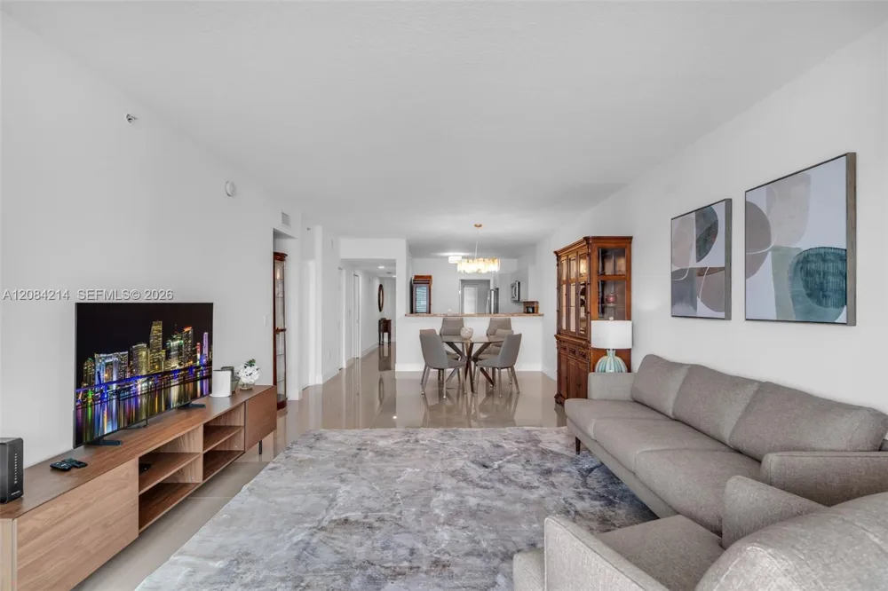 18100 Bay Rd #709 Sunny Isles Beach, FL 33160