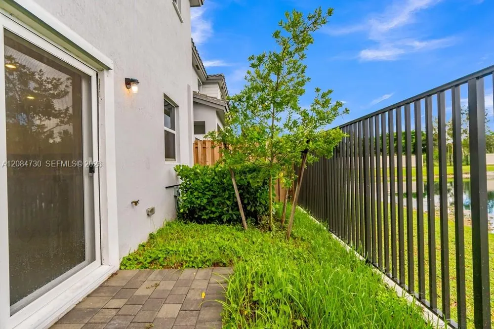18414 SW 2nd St Pembroke Pines, FL 33029