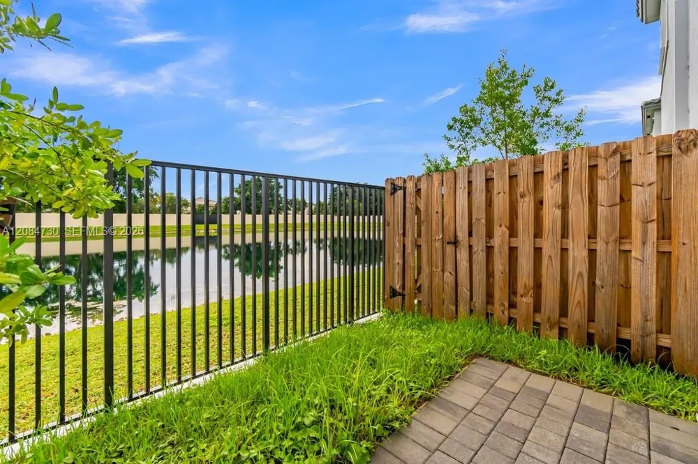 18414 SW 2nd St Pembroke Pines, FL 33029