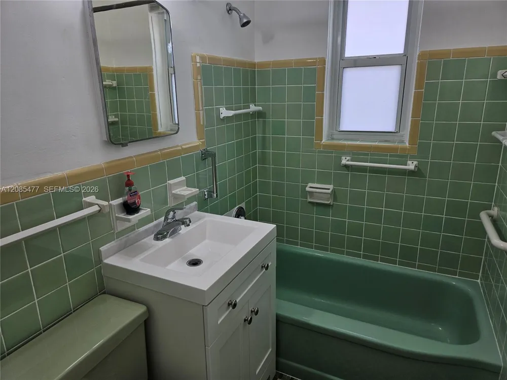 145 SW 60th Ct Miami, FL 33144