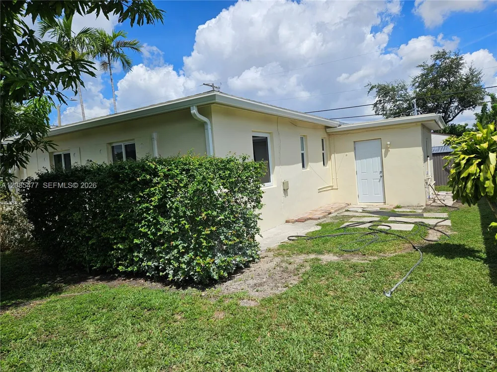 145 SW 60th Ct Miami, FL 33144