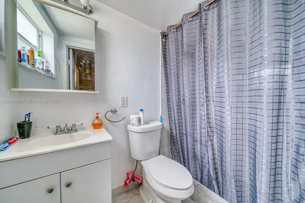 140 Royal Palm Rd #111 Hialeah Gardens, FL 33016