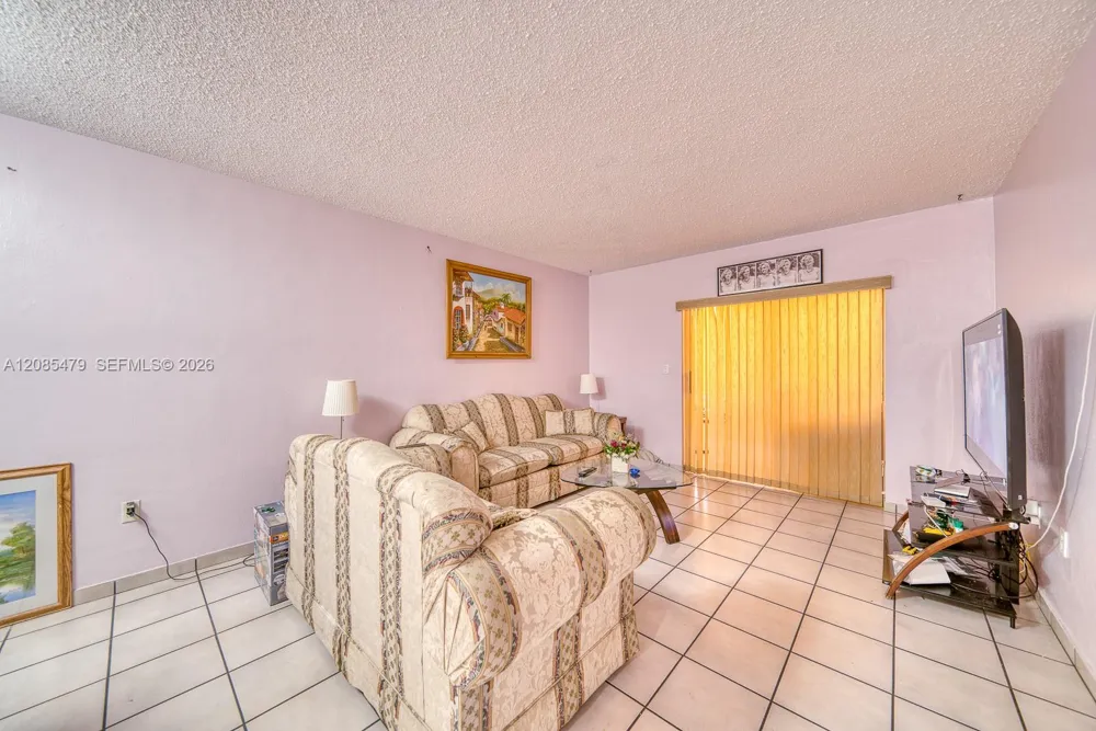 140 Royal Palm Rd #111 Hialeah Gardens, FL 33016