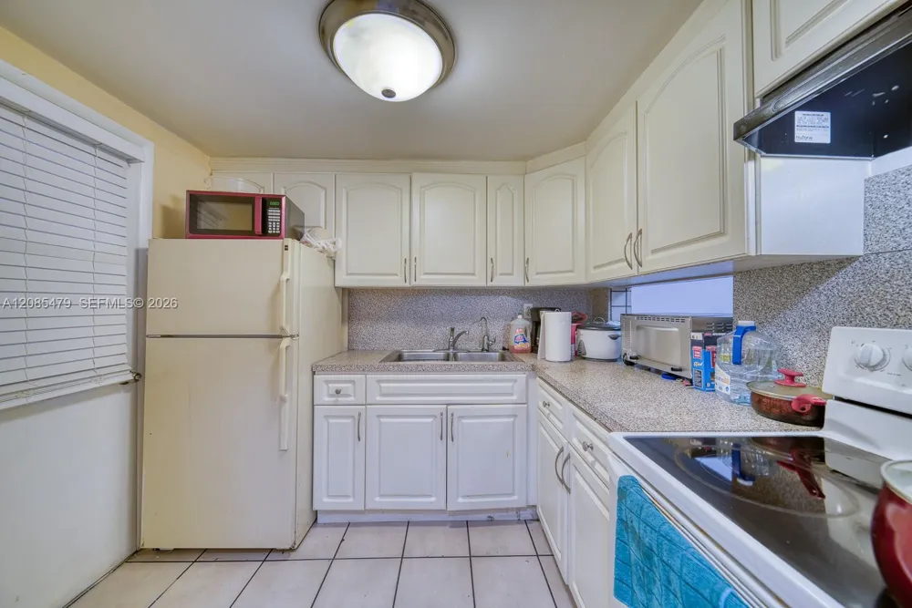 140 Royal Palm Rd #111 Hialeah Gardens, FL 33016