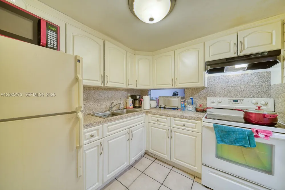 140 Royal Palm Rd #111 Hialeah Gardens, FL 33016