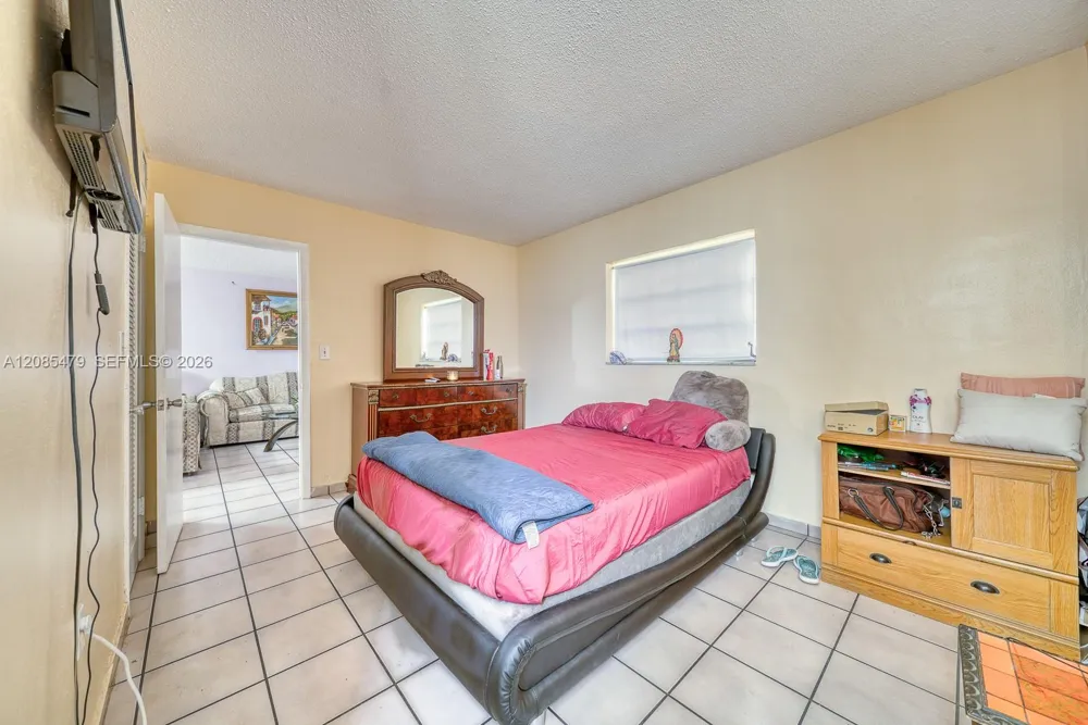 140 Royal Palm Rd #111 Hialeah Gardens, FL 33016