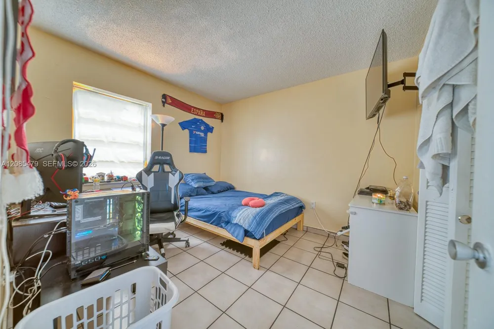 140 Royal Palm Rd #111 Hialeah Gardens, FL 33016