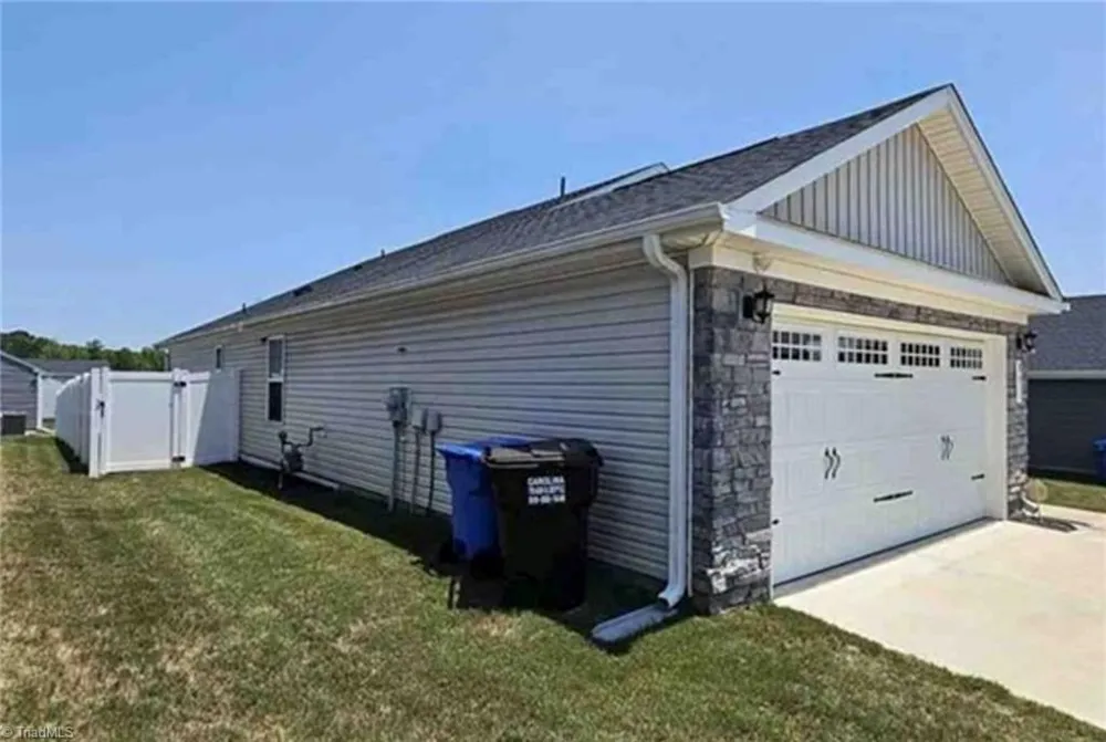 8611 Kenridge Lane Fuquay-Varina, NC 27526