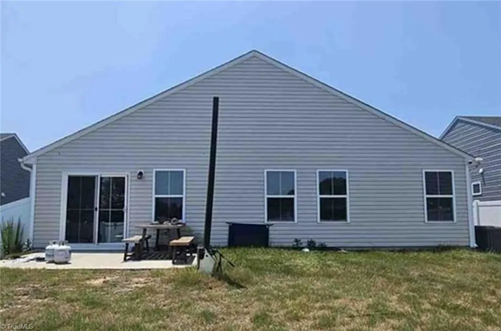 8611 Kenridge Lane Fuquay-Varina, NC 27526