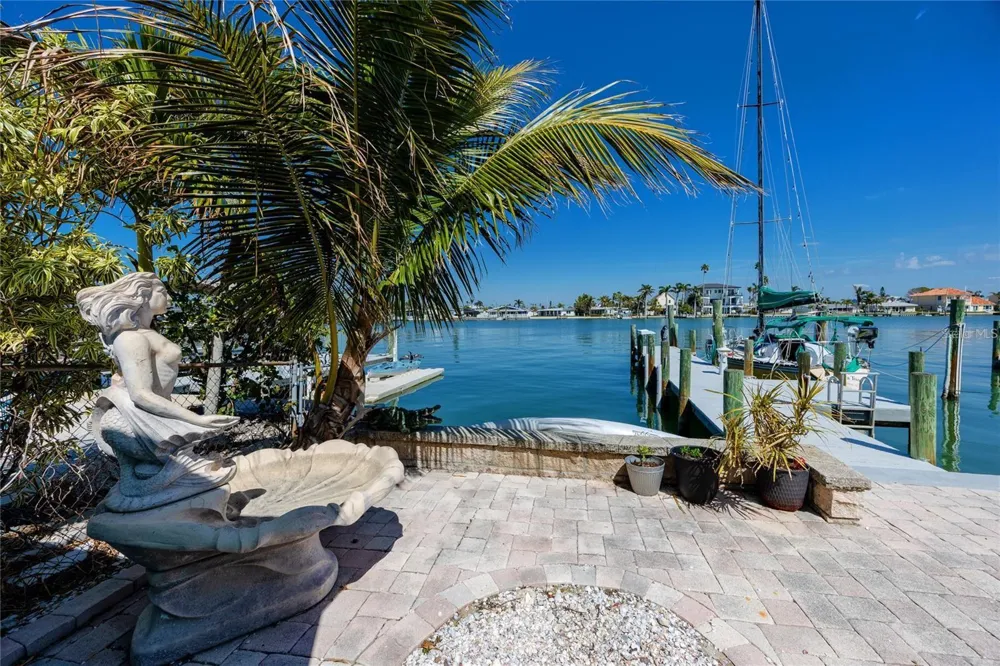 11215 3RD STREET E Treasure Island, FL 33706