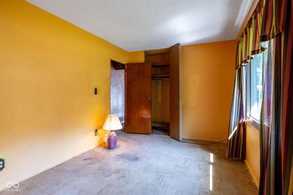 3956 Strathmore Drive Indianapolis, IN 46235