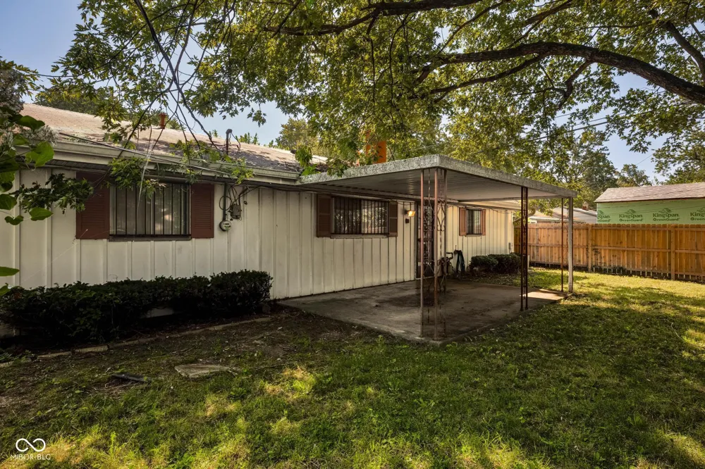 3956 Strathmore Drive Indianapolis, IN 46235