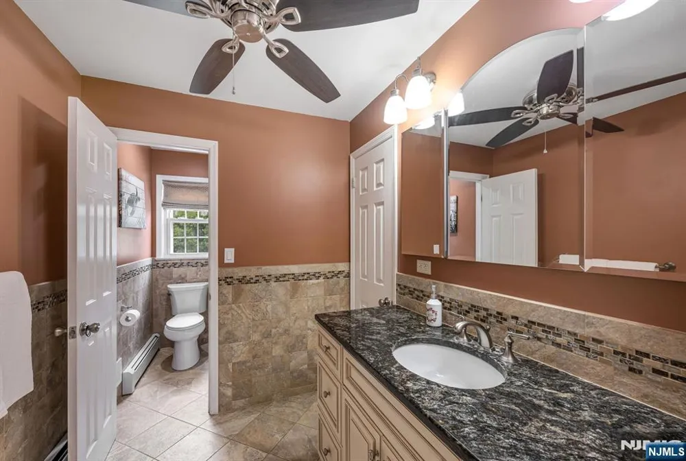 14 Aspen Court Paramus, NJ 07652