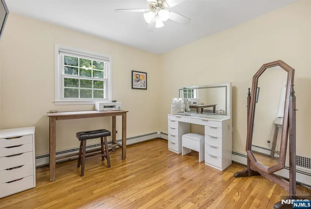 14 Aspen Court Paramus, NJ 07652