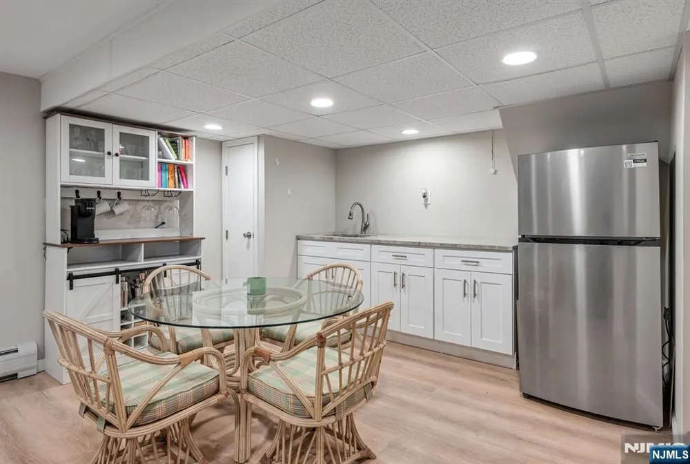 14 Aspen Court Paramus, NJ 07652