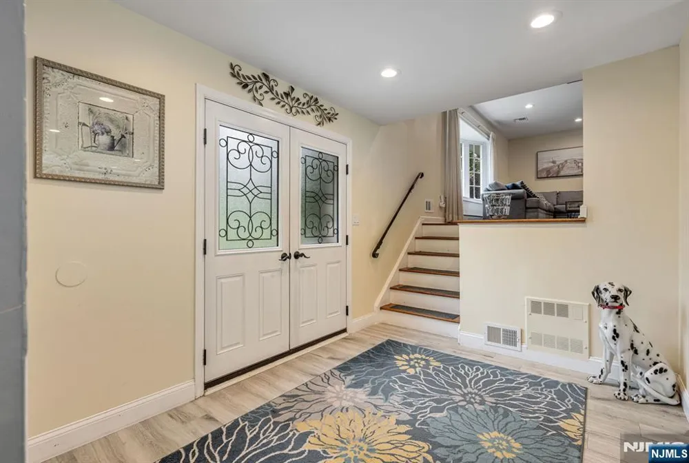 14 Aspen Court Paramus, NJ 07652