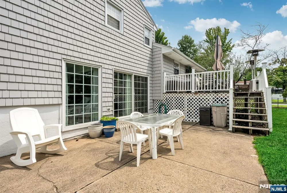 14 Aspen Court Paramus, NJ 07652