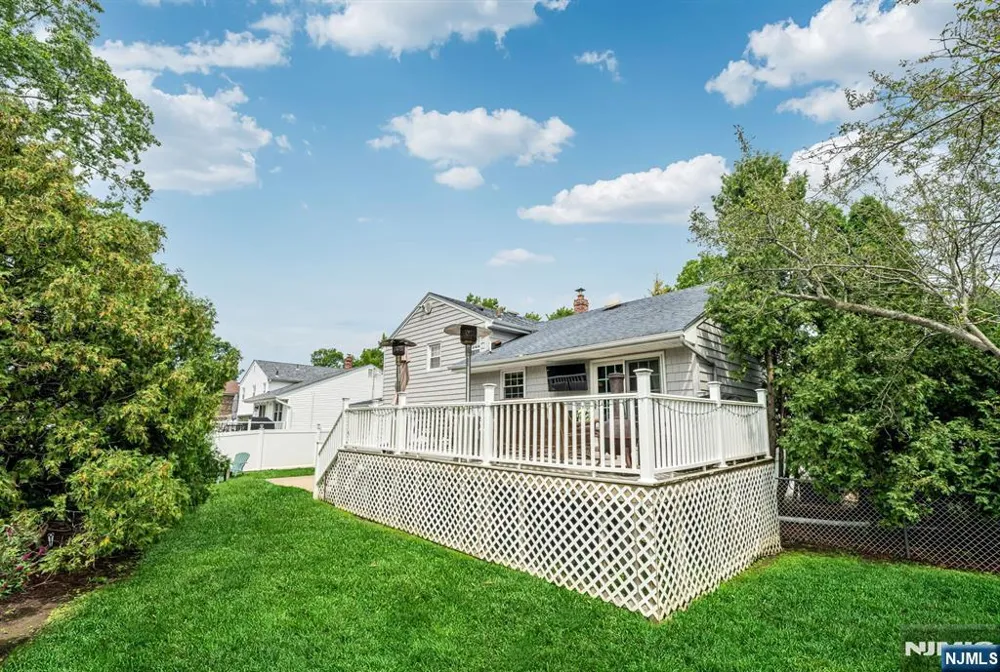 14 Aspen Court Paramus, NJ 07652