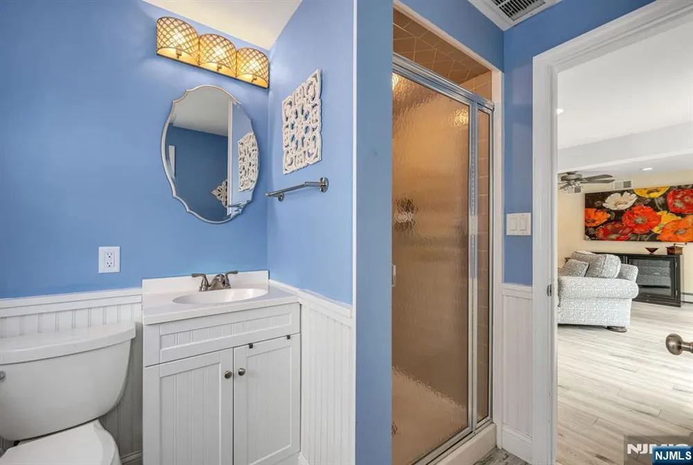 14 Aspen Court Paramus, NJ 07652