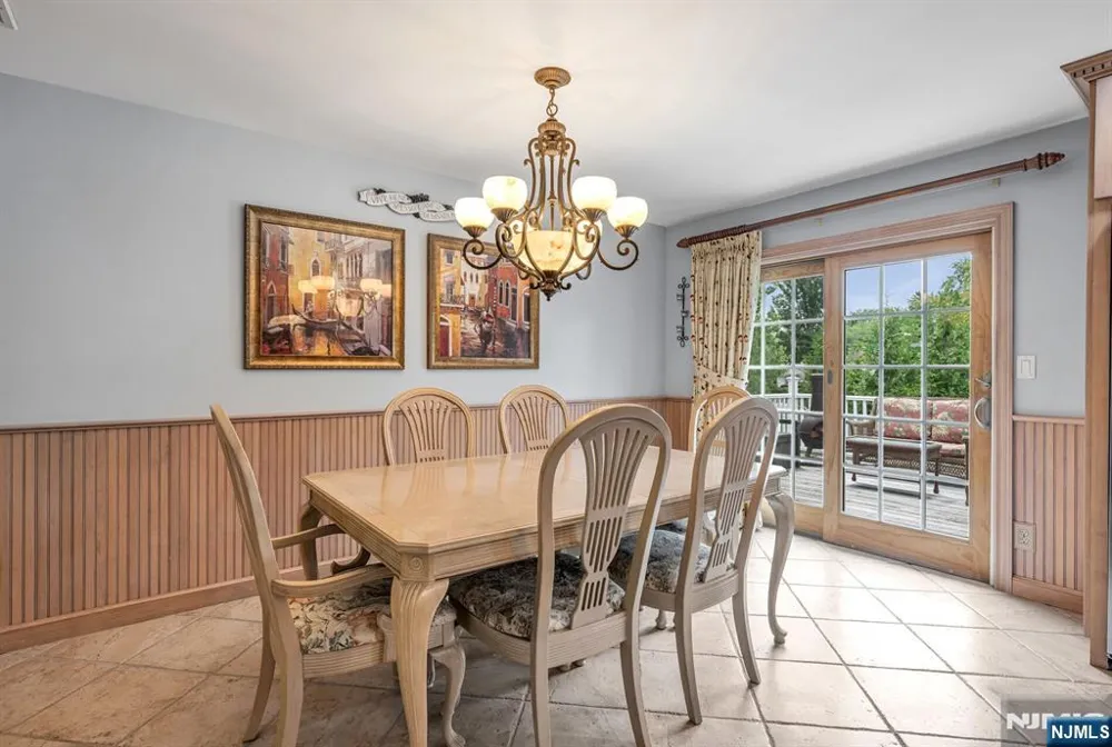 14 Aspen Court Paramus, NJ 07652