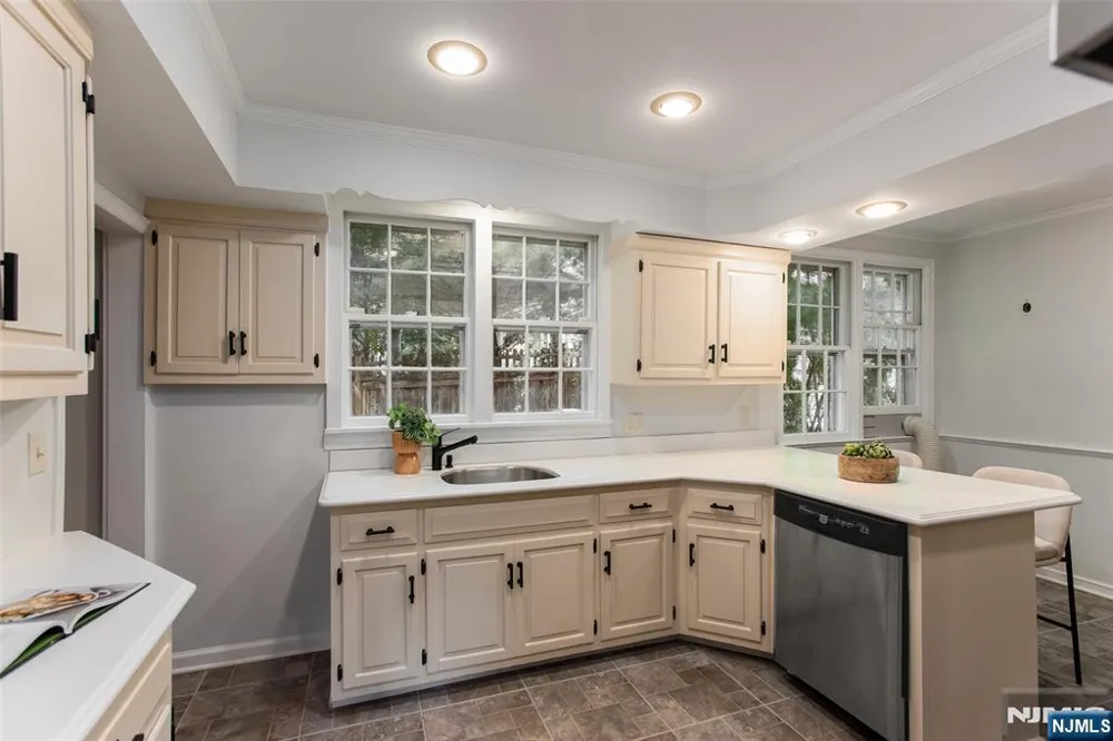 12 Marquette Road Montclair, NJ 07043