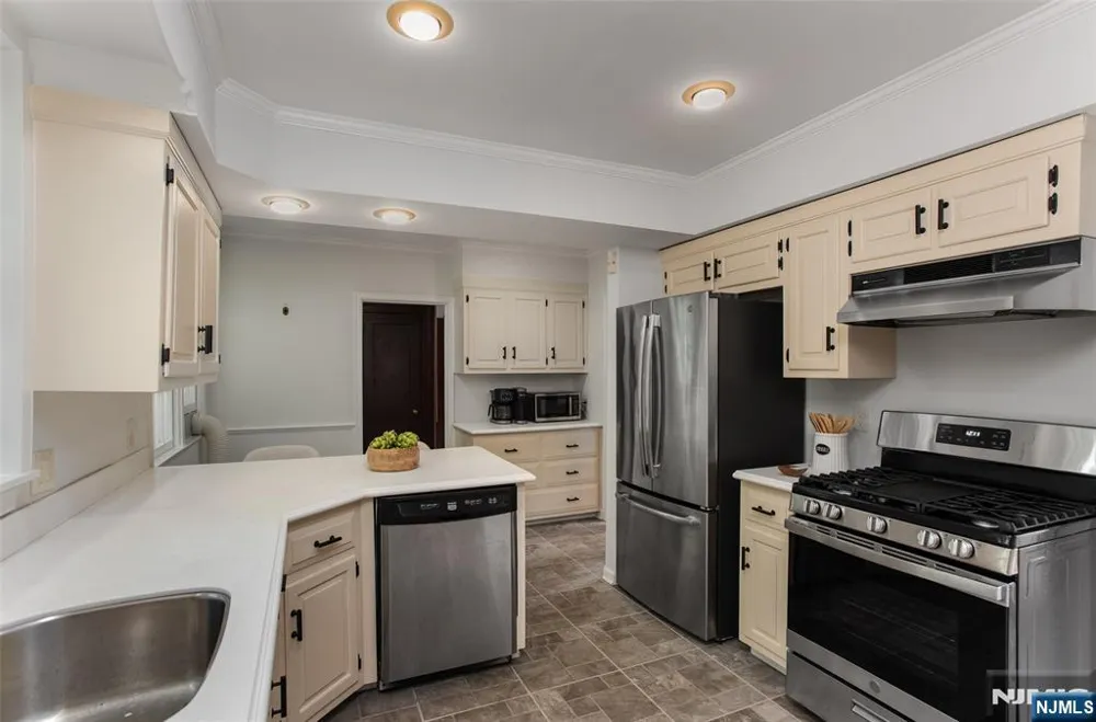 12 Marquette Road Montclair, NJ 07043