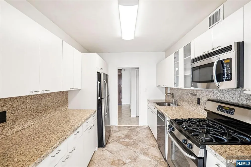 6 Horizon Road 1907 Fort Lee, NJ 07024