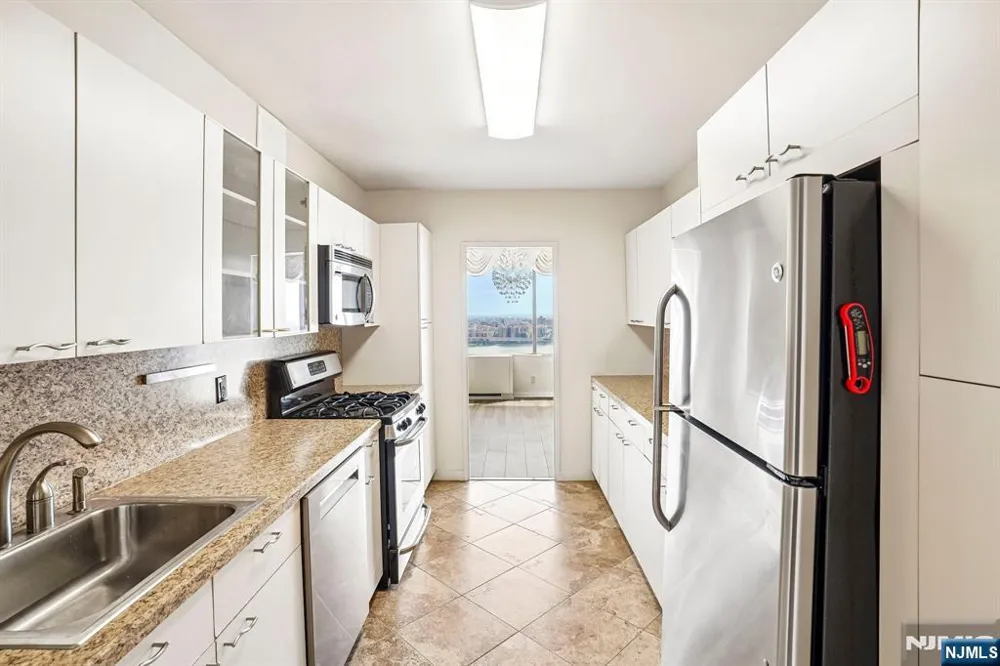 6 Horizon Road 1907 Fort Lee, NJ 07024