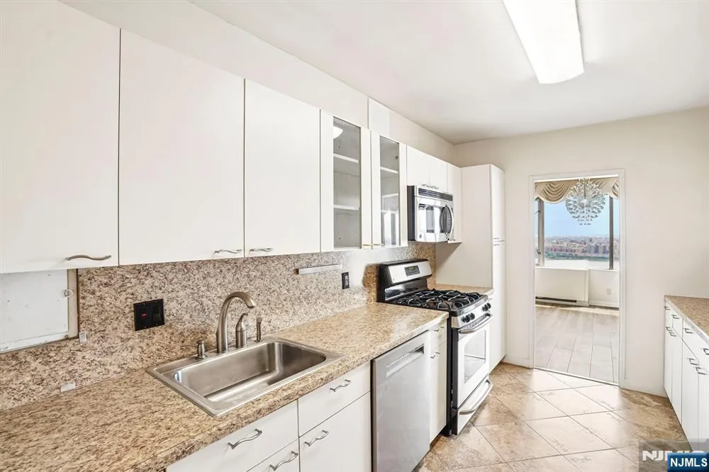 6 Horizon Road 1907 Fort Lee, NJ 07024