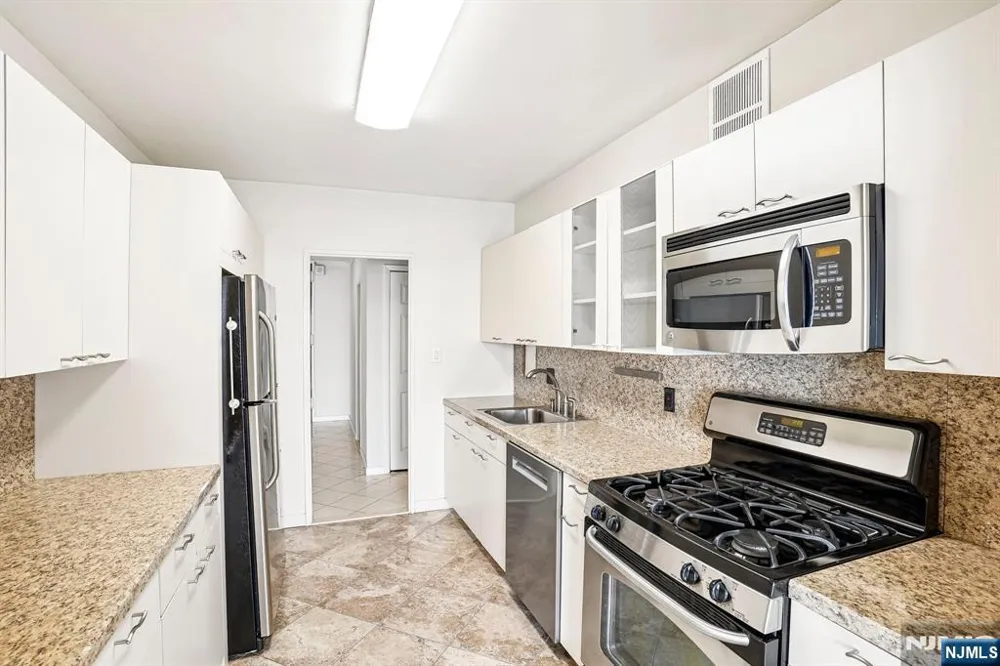 6 Horizon Road 1907 Fort Lee, NJ 07024